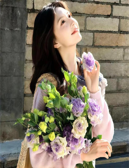 开局四个未婚夫,个个宠我上天导演手法创新解析：艺术风格与技术特点分析